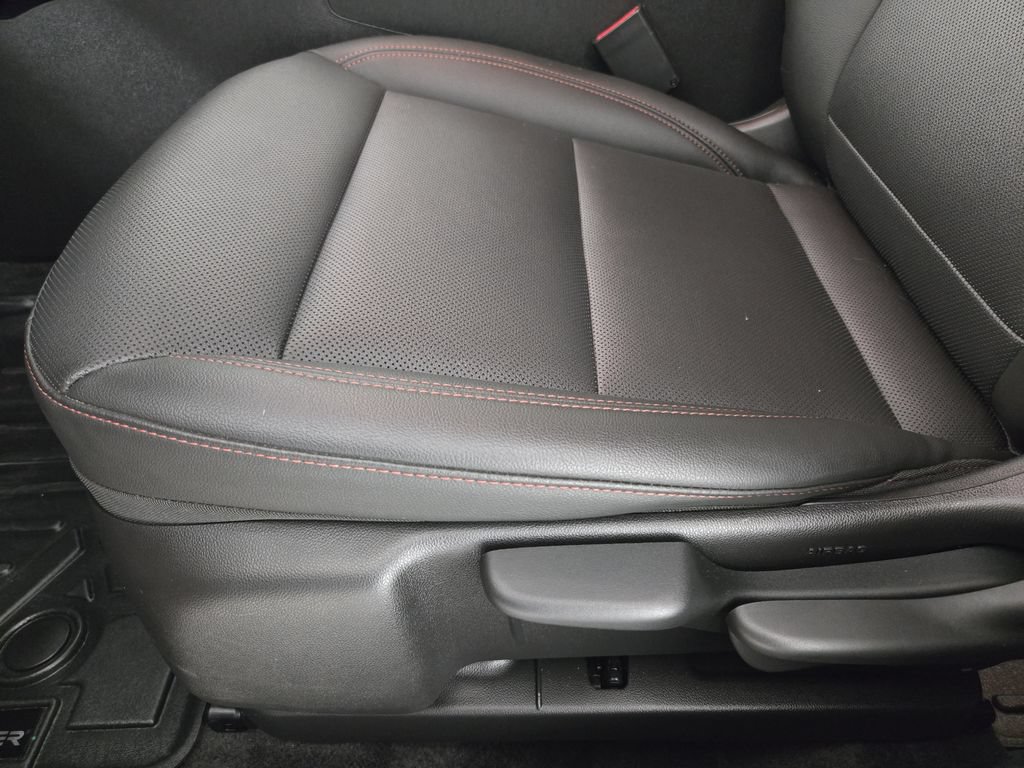 Used 2024 Chevrolet Trax RS FWD image 26