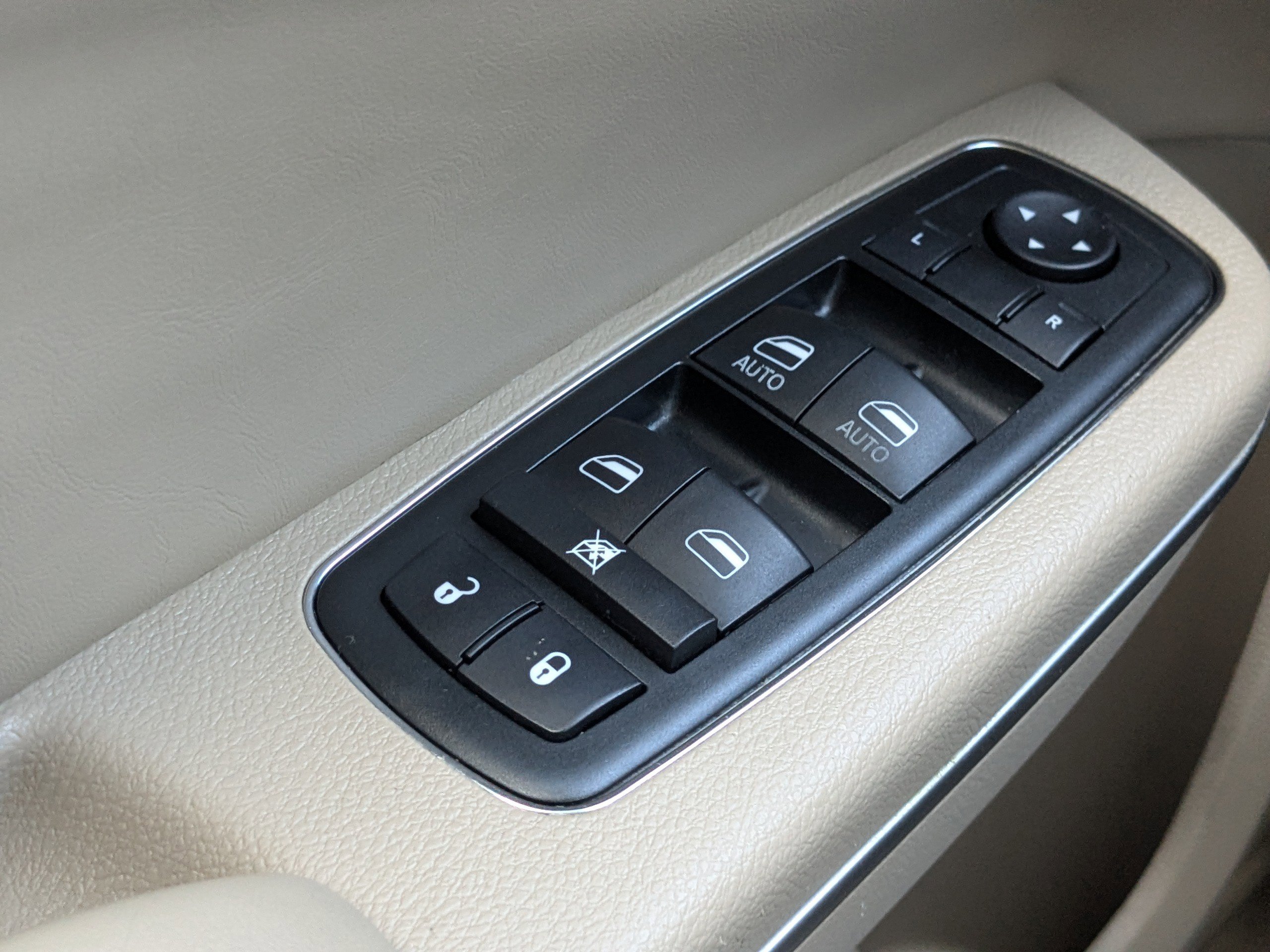 Used 2014 Chrysler 300 image 21