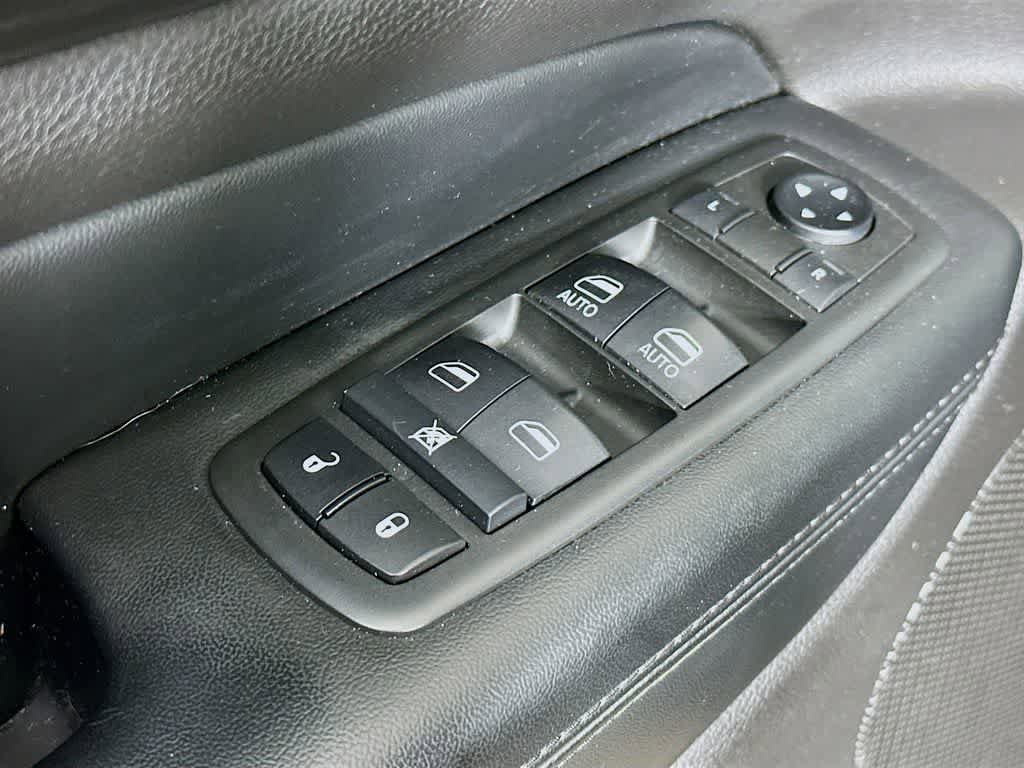 Used 2019 Jeep Grand Cherokee Altitude RWD image 29