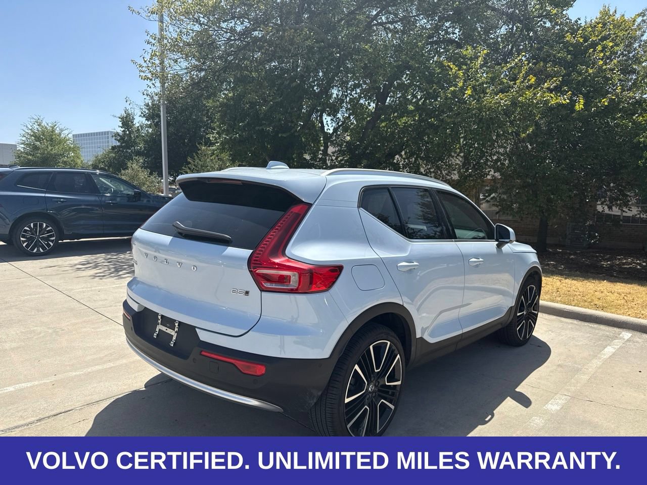 Certified 2024 Volvo XC40 B5 Ultimate w/ Protection Package Premier AWD/4WD image 5
