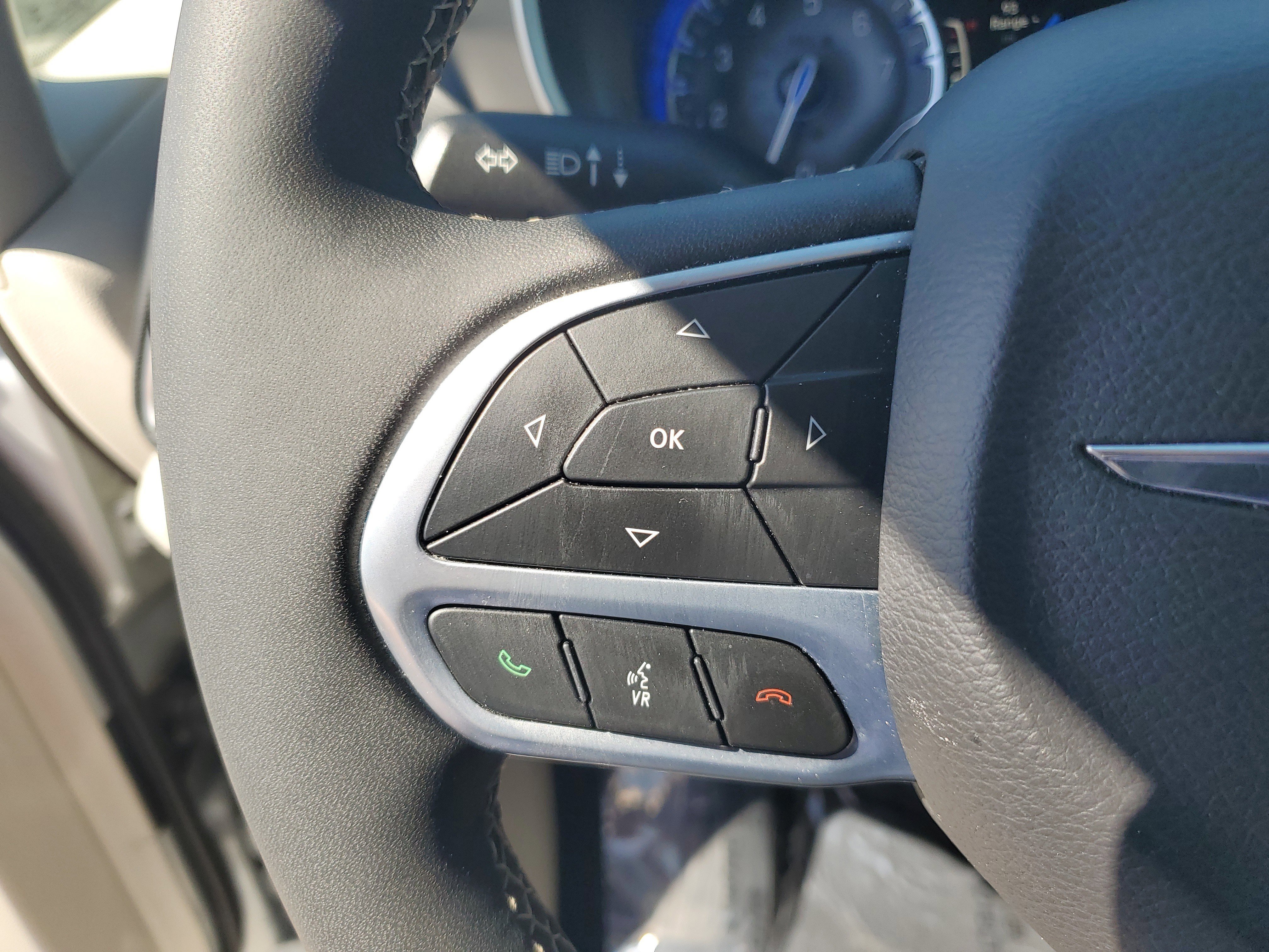 Used 2024 Chrysler Pacifica Touring-L FWD image 19