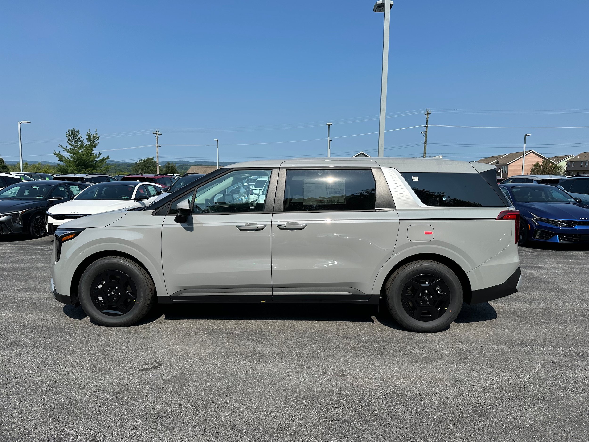 New 2027 Kia Carnival FWD image 8