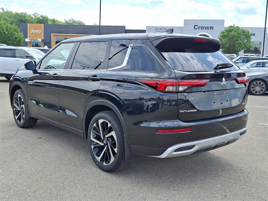 New 2025 Mitsubishi Outlander SE image 3