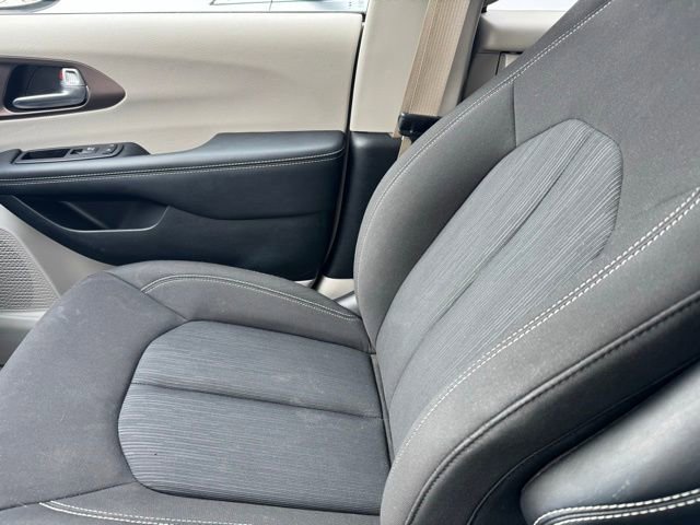 Used 2024 Chrysler Voyager LX image 23