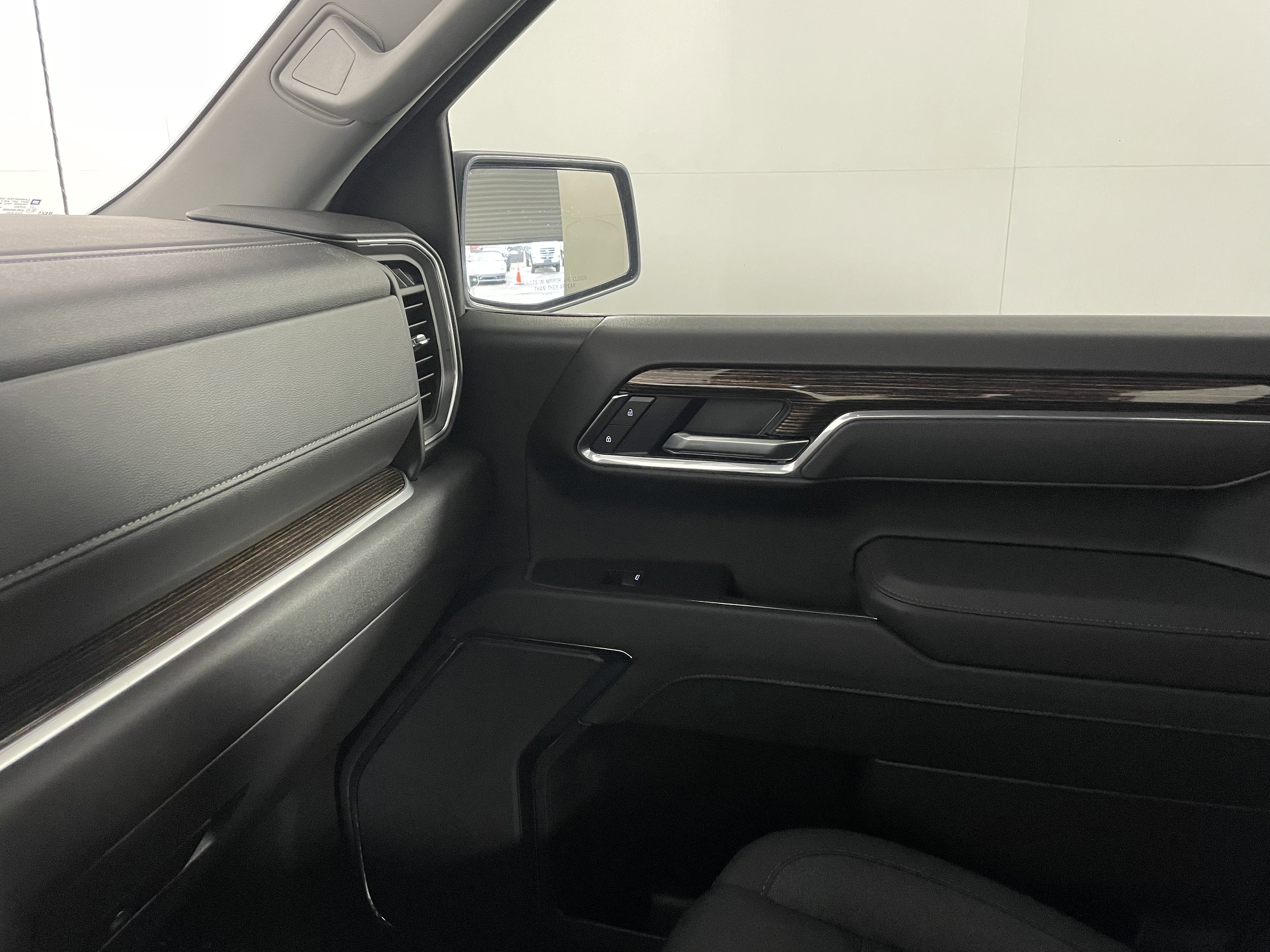 Used 2025 GMC Sierra 1500 Elevation image 12