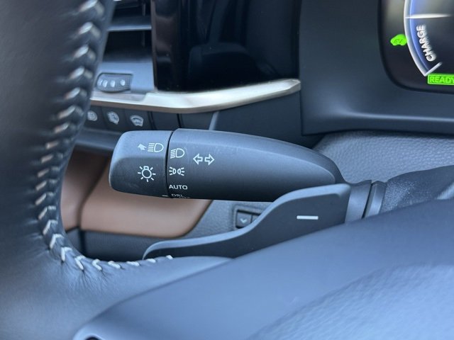 Certified 2025 Toyota Crown Signia image 28