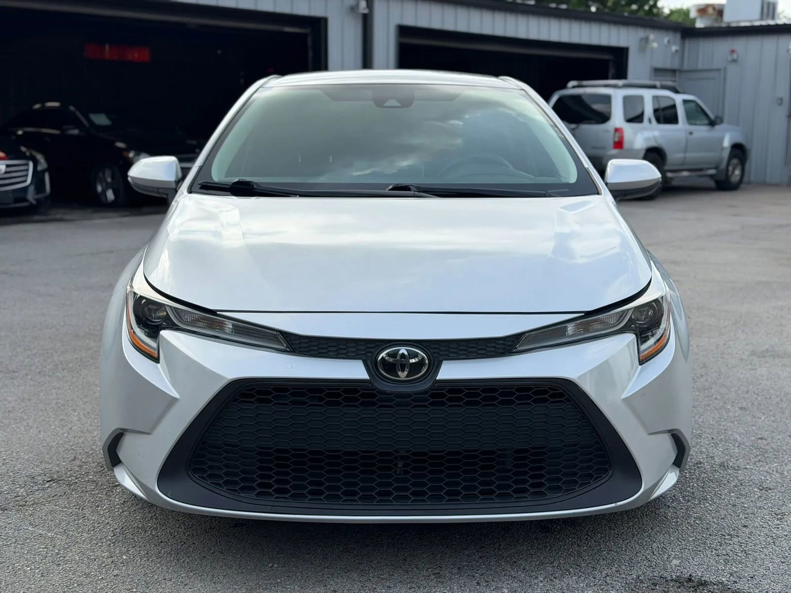 Used 2021 Toyota Corolla LE FWD image 2