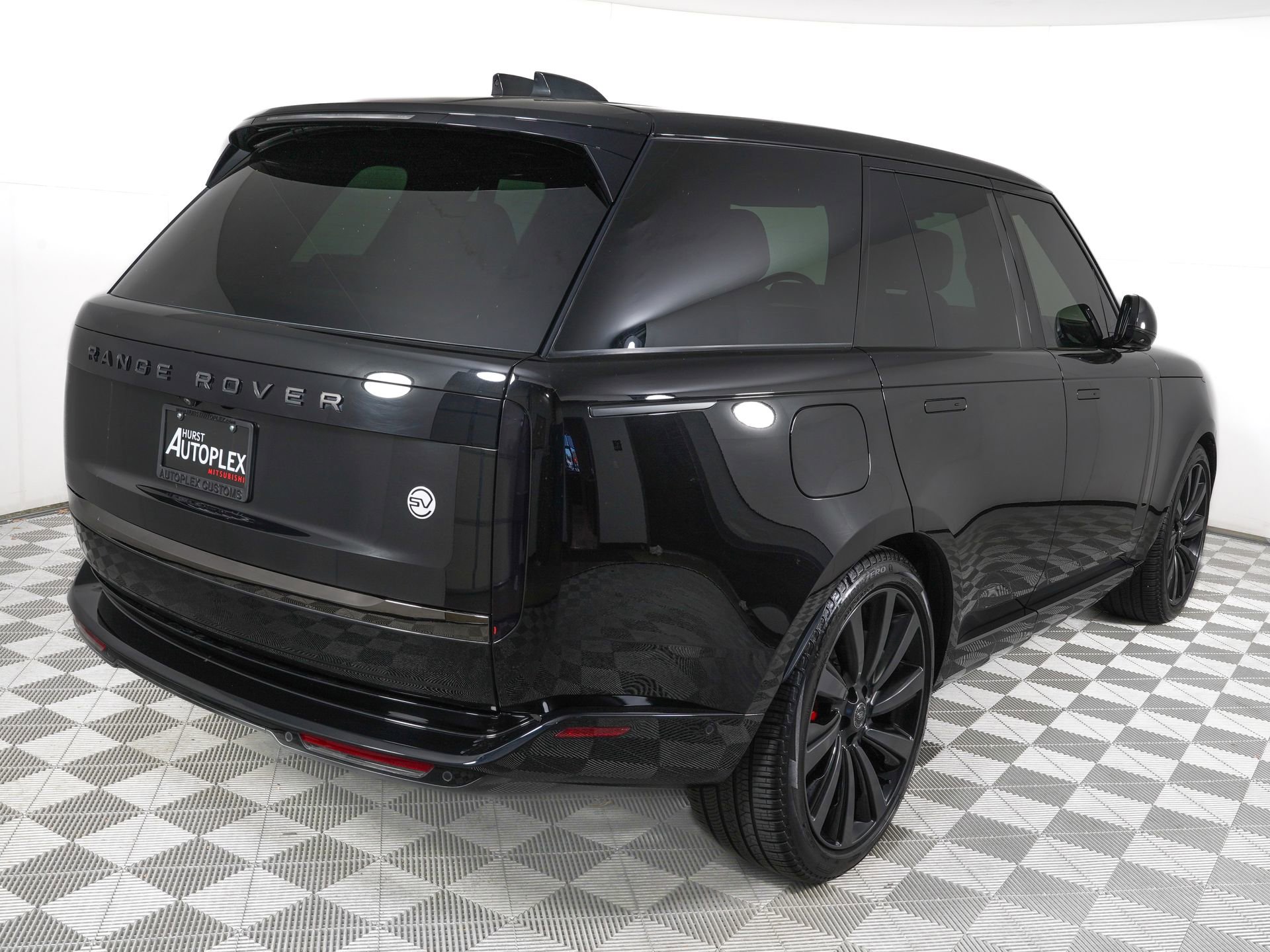 Used 2024 Land Rover Range Rover SV image 4