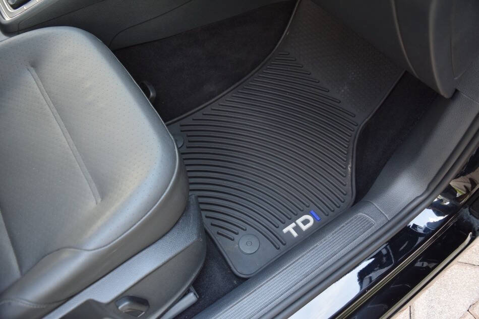 Used 2015 Volkswagen Golf TDI S FWD image 55