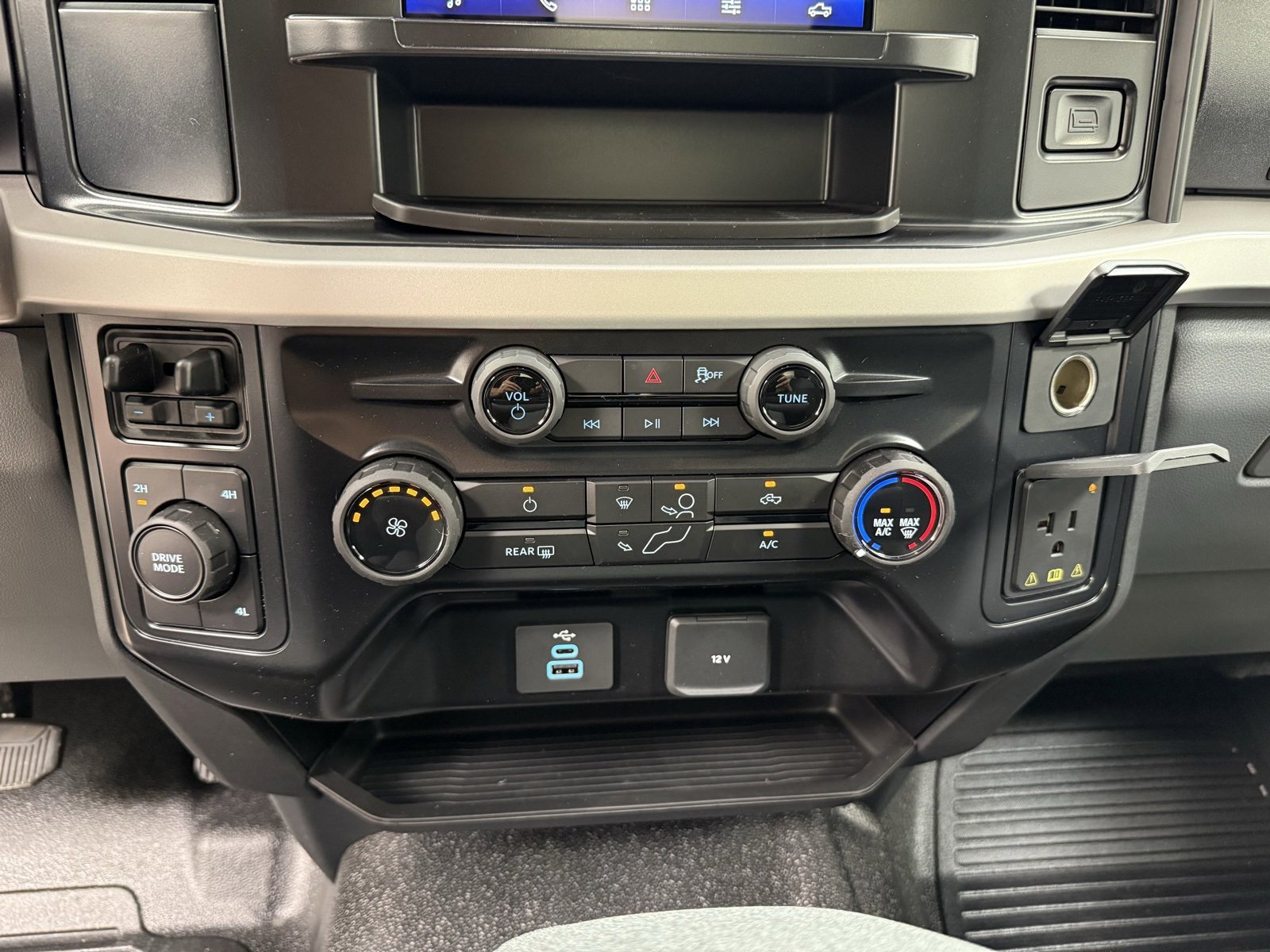 New 2025 Ford F350 XLT w/ XLT Value Package image 16