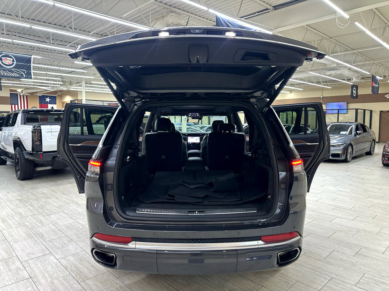 Used 2022 Jeep Grand Cherokee L Summit w/ Advanced Protech Group IV image 12