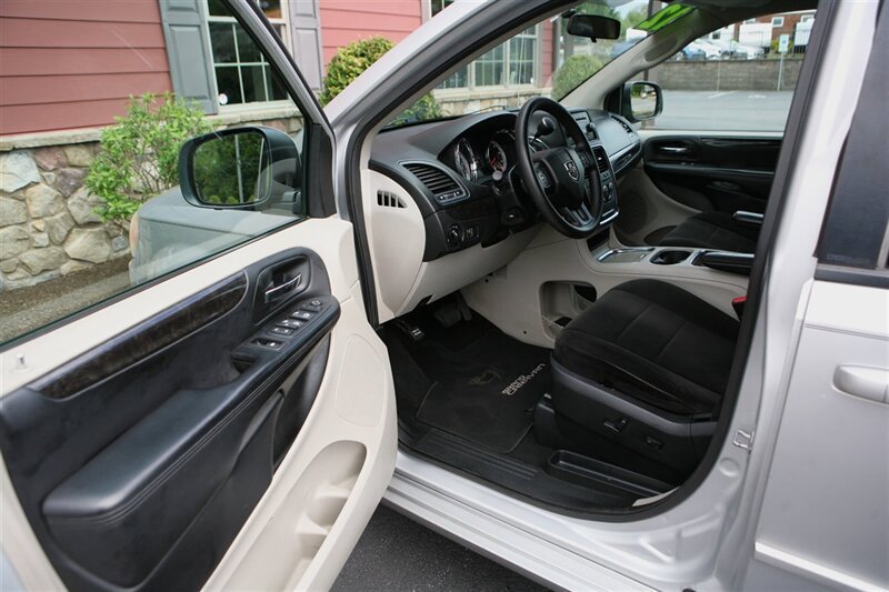 Used 2012 Dodge Grand Caravan SXT FWD image 8