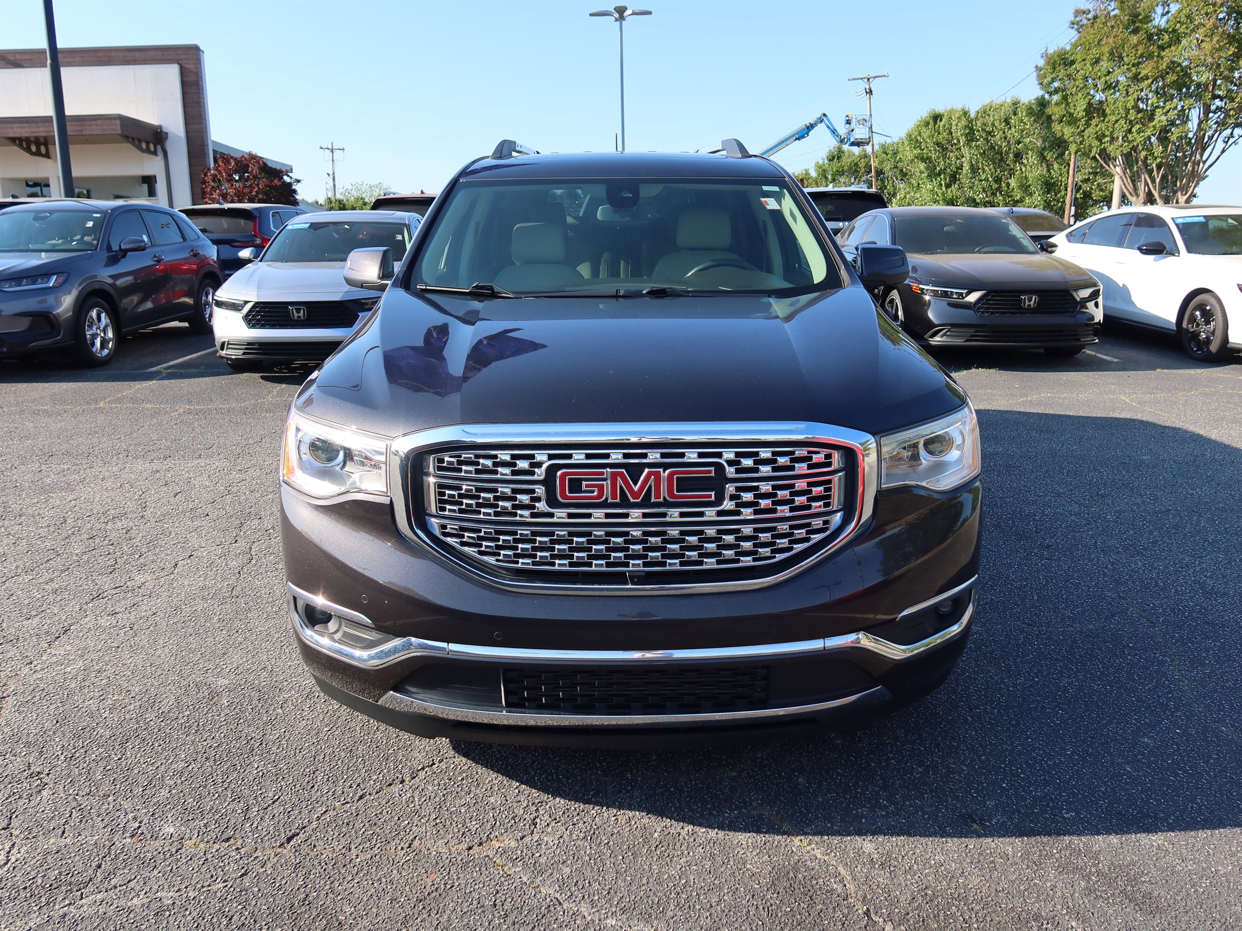 Used 2019 GMC Acadia Denali w/ Technology Package AWD/4WD image 10