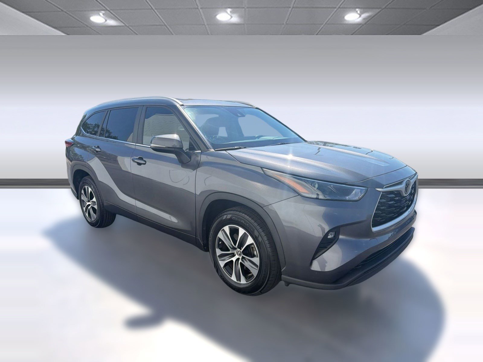 Used 2023 Toyota Highlander XLE image 6