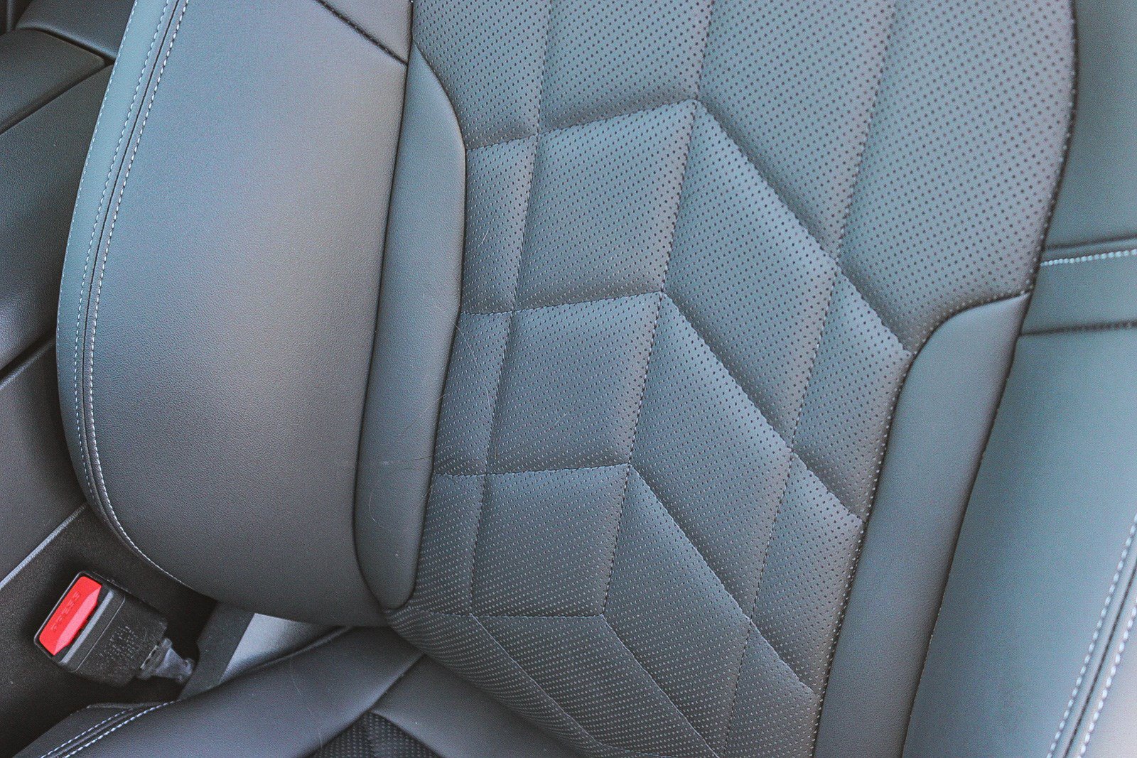 Used 2024 BMW 530i w/ Convenience Package RWD image 23