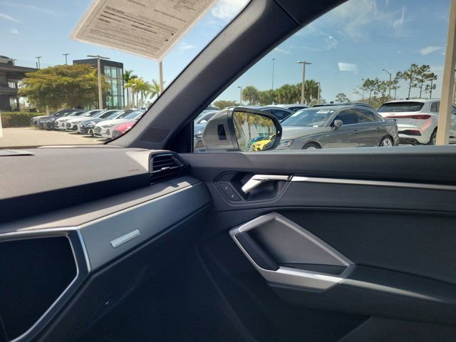 Certified 2025 Audi Q3 2.0T Premium Plus image 28