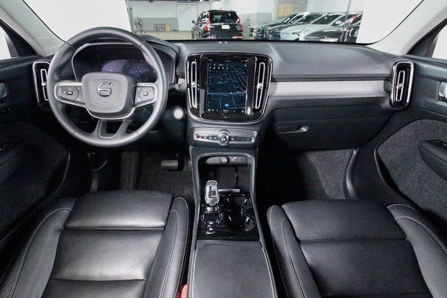 Certified 2025 Volvo XC40 B5 Plus image 6
