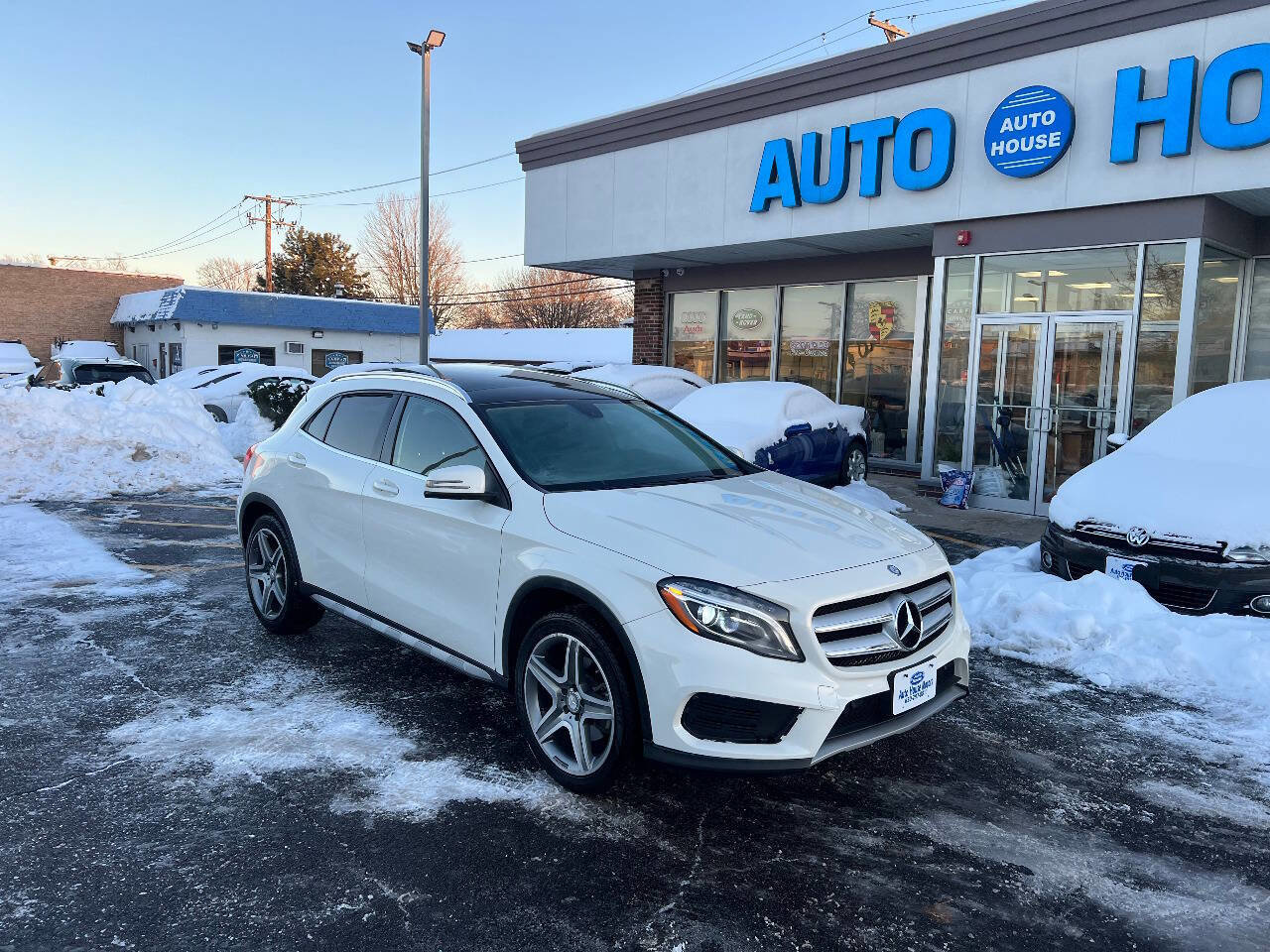 Used 2015 Mercedes-Benz GLA 250 4MATIC w/ Multimedia Package image 3