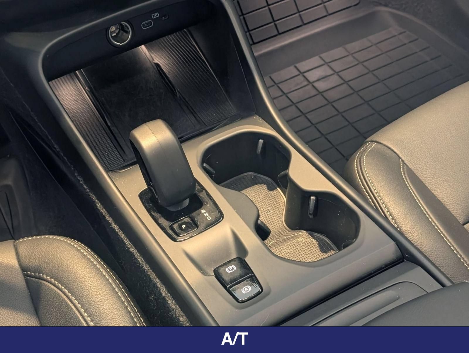 New 2026 Volvo XC40 B5 Core w/ Protection Package Premier AWD/4WD image 18