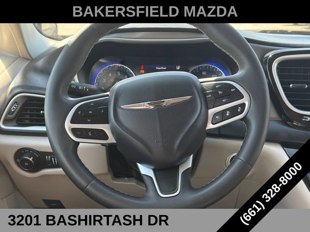 Used 2023 Chrysler Pacifica Touring-L FWD image 14