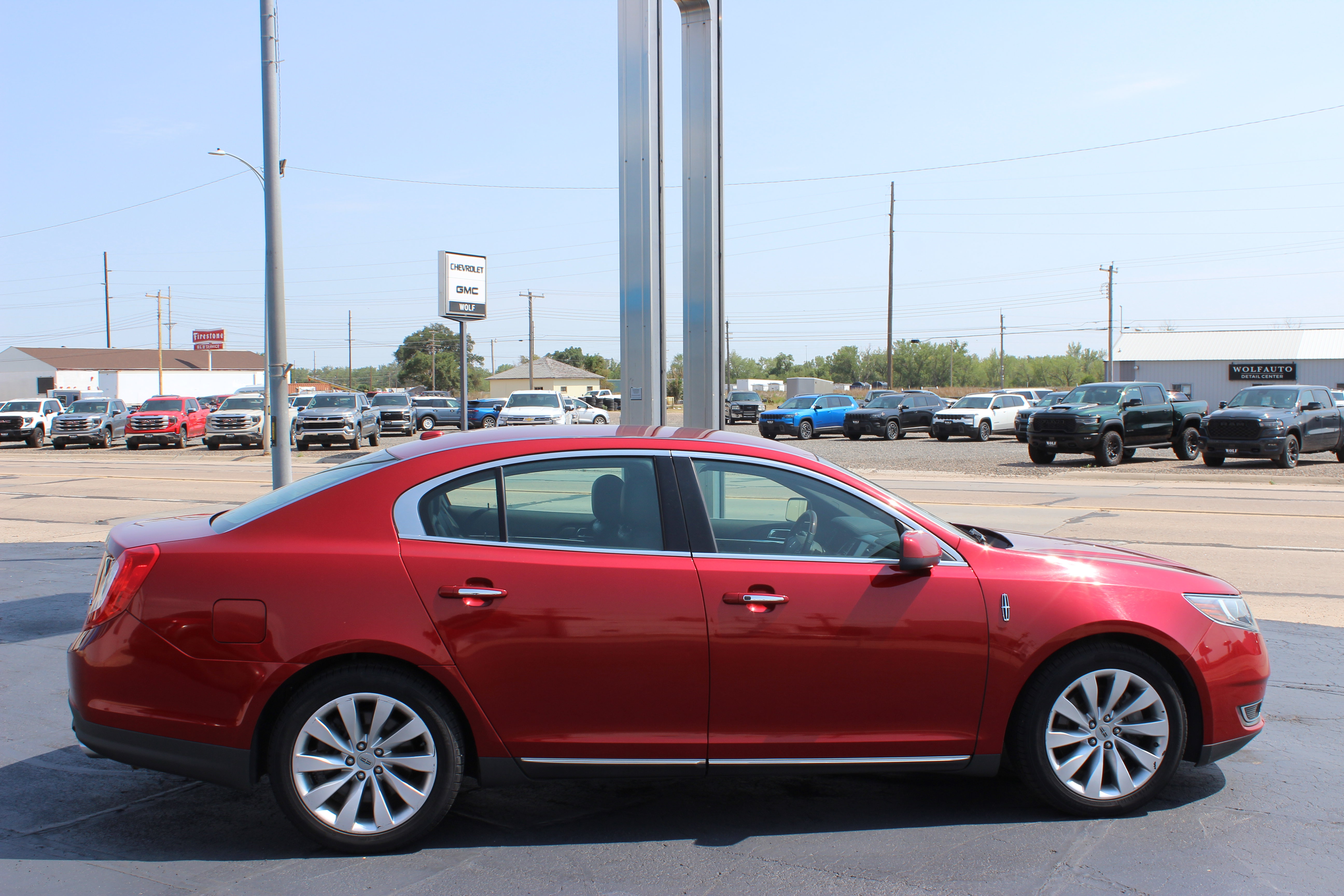 Used 2013 Lincoln MKS FWD image 4