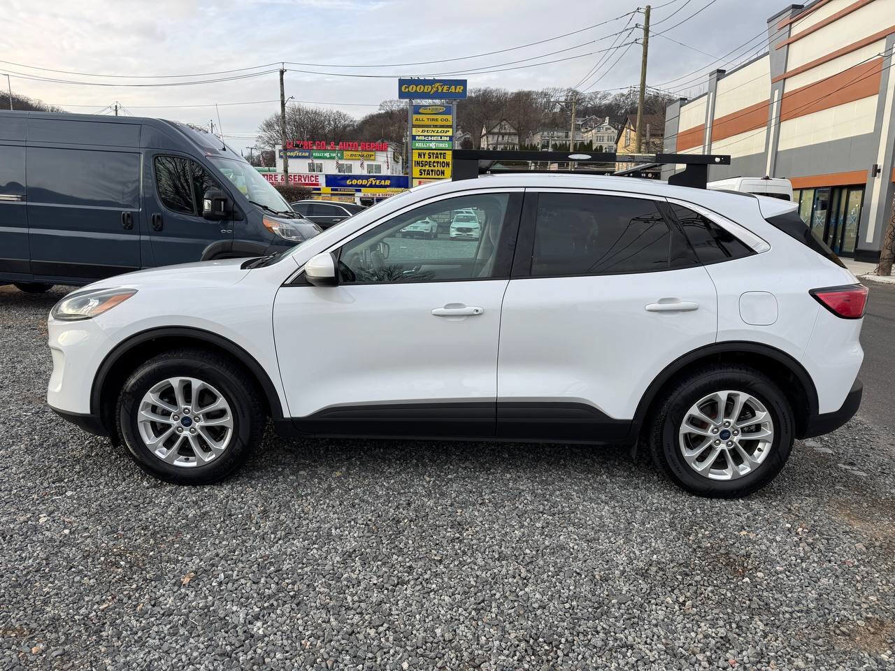 Used 2020 Ford Escape SE image 8