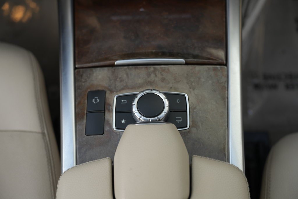 Used 2016 Mercedes-Benz E 350 4MATIC Sedan image 49