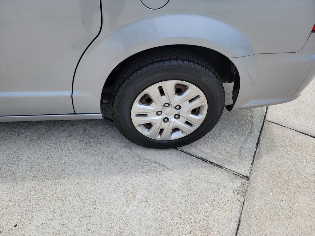 Used 2018 Dodge Grand Caravan SE FWD image 24