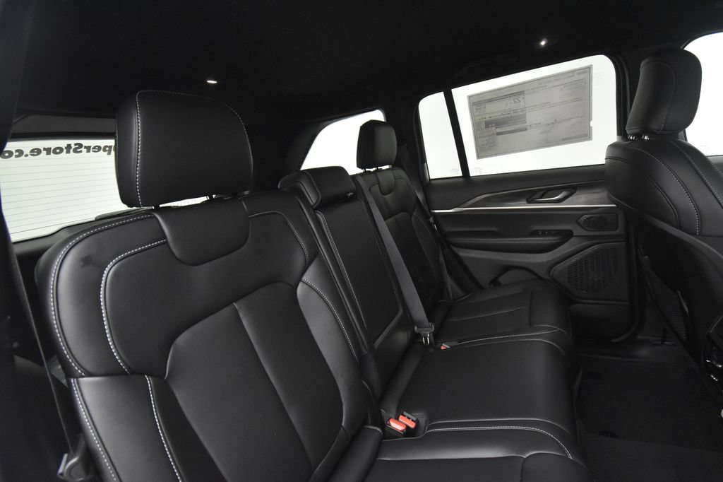 New 2027 Jeep Grand Cherokee Limited AWD/4WD image 16