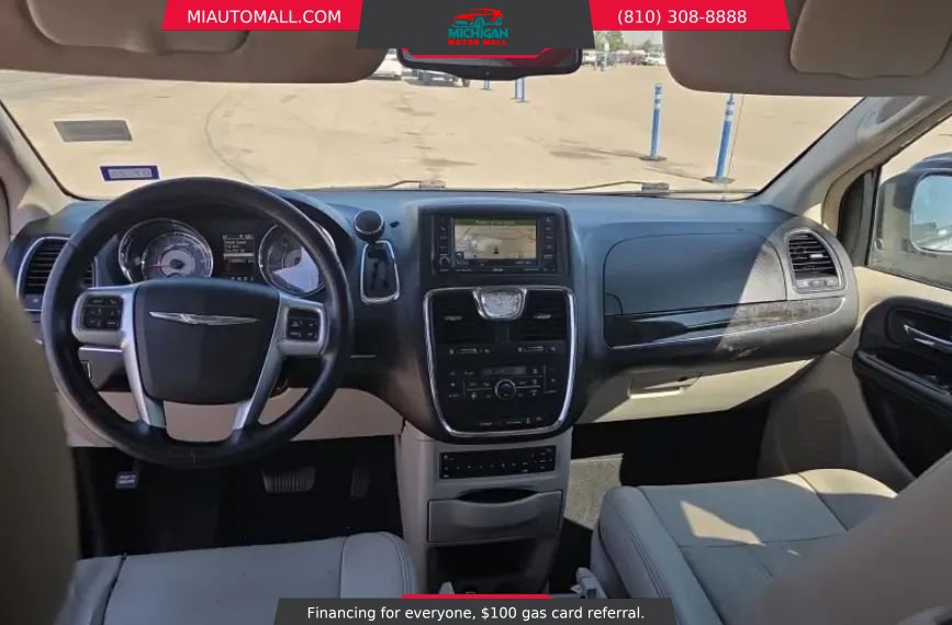 Used 2013 Chrysler Town & Country Touring-L w/ Premium Group image 8