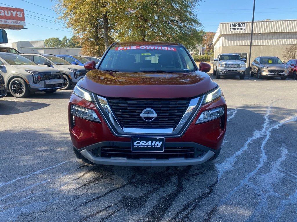 Used 2023 Nissan Rogue SV image 2