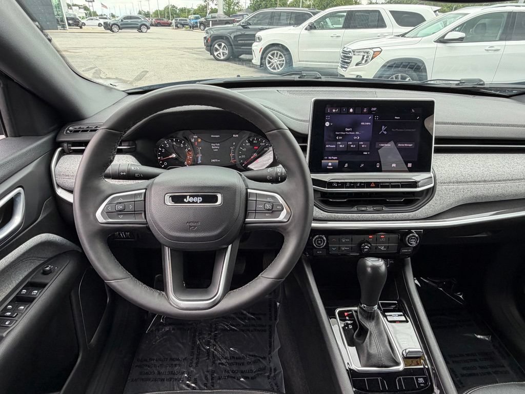 Used 2023 Jeep Compass Latitude AWD/4WD image 14