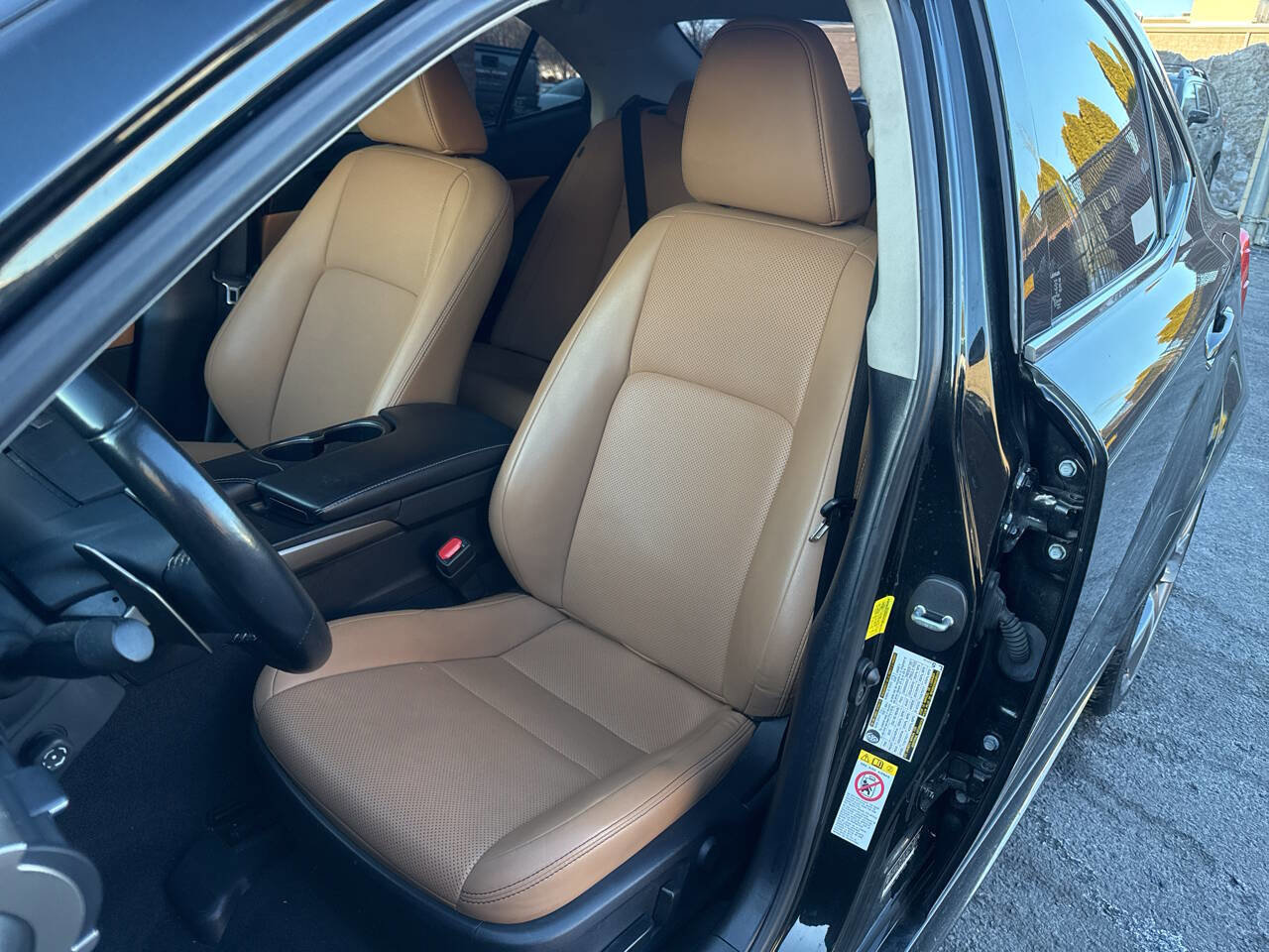 Used 2019 Lexus IS 300 AWD w/ Navigation Package image 38