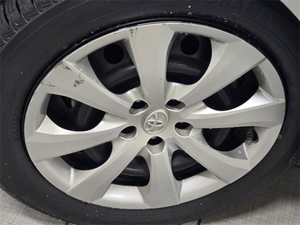 Used 2022 Toyota Corolla LE image 6