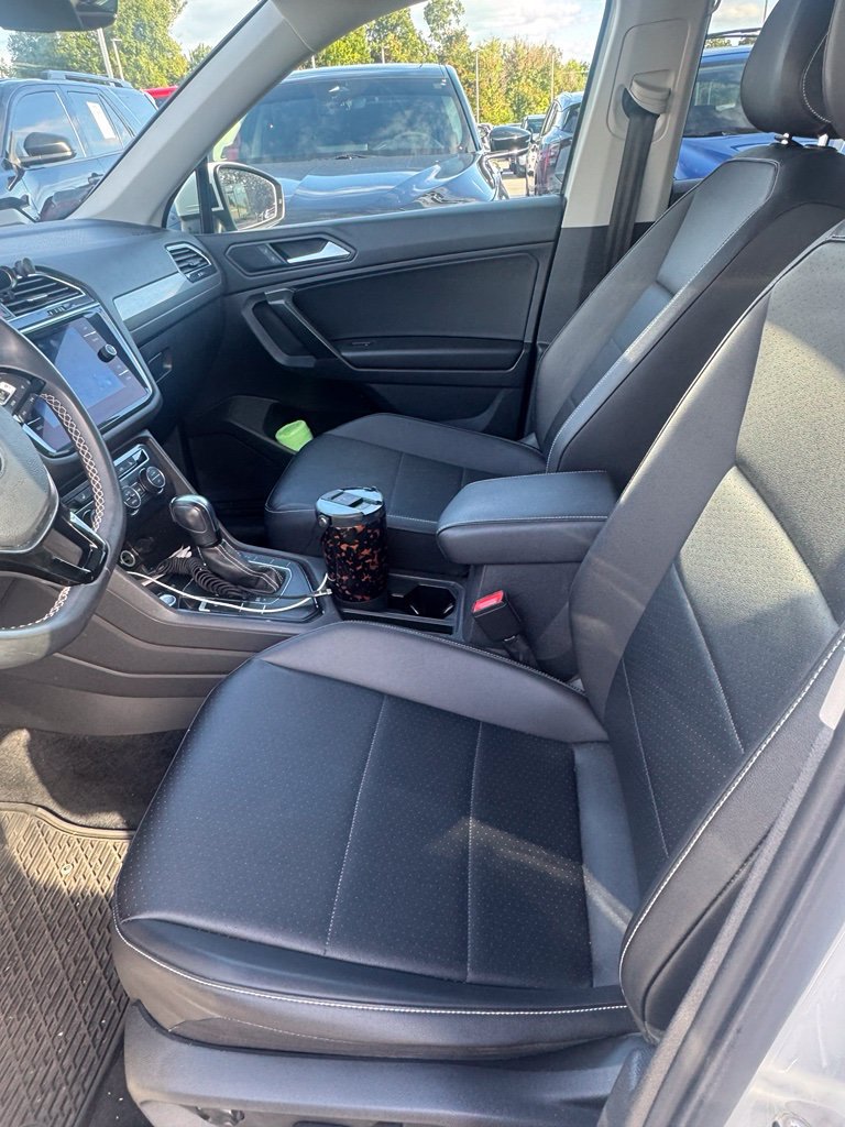 Used 2021 Volkswagen Tiguan SE w/ Panoramic Sunroof Package FWD image 8