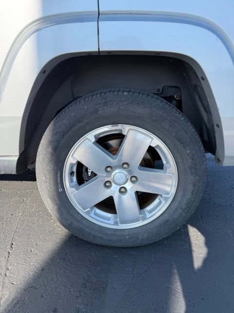 Used 2008 Jeep Commander Sport AWD/4WD image 6