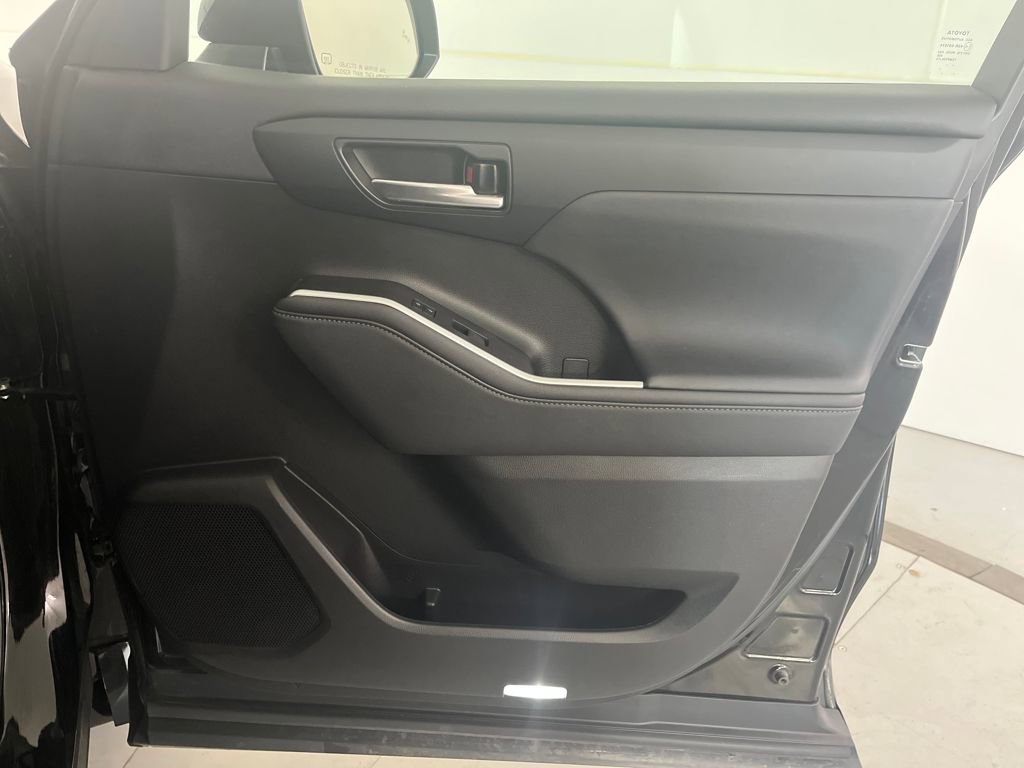 Used 2023 Toyota Highlander XSE image 30