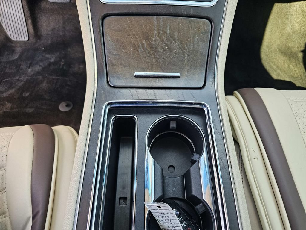 Used 2017 Lincoln Continental Select FWD image 30
