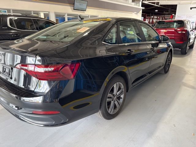 Used 2024 Volkswagen Jetta SE FWD image 4
