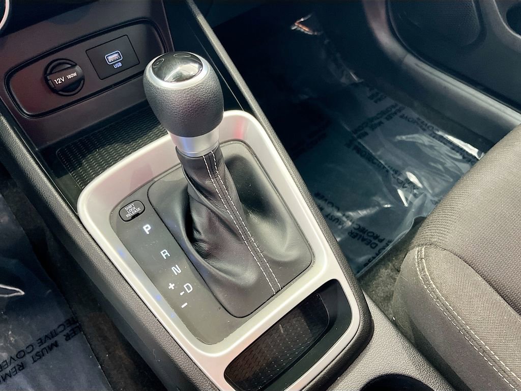 Used 2021 Hyundai Venue SE FWD image 16