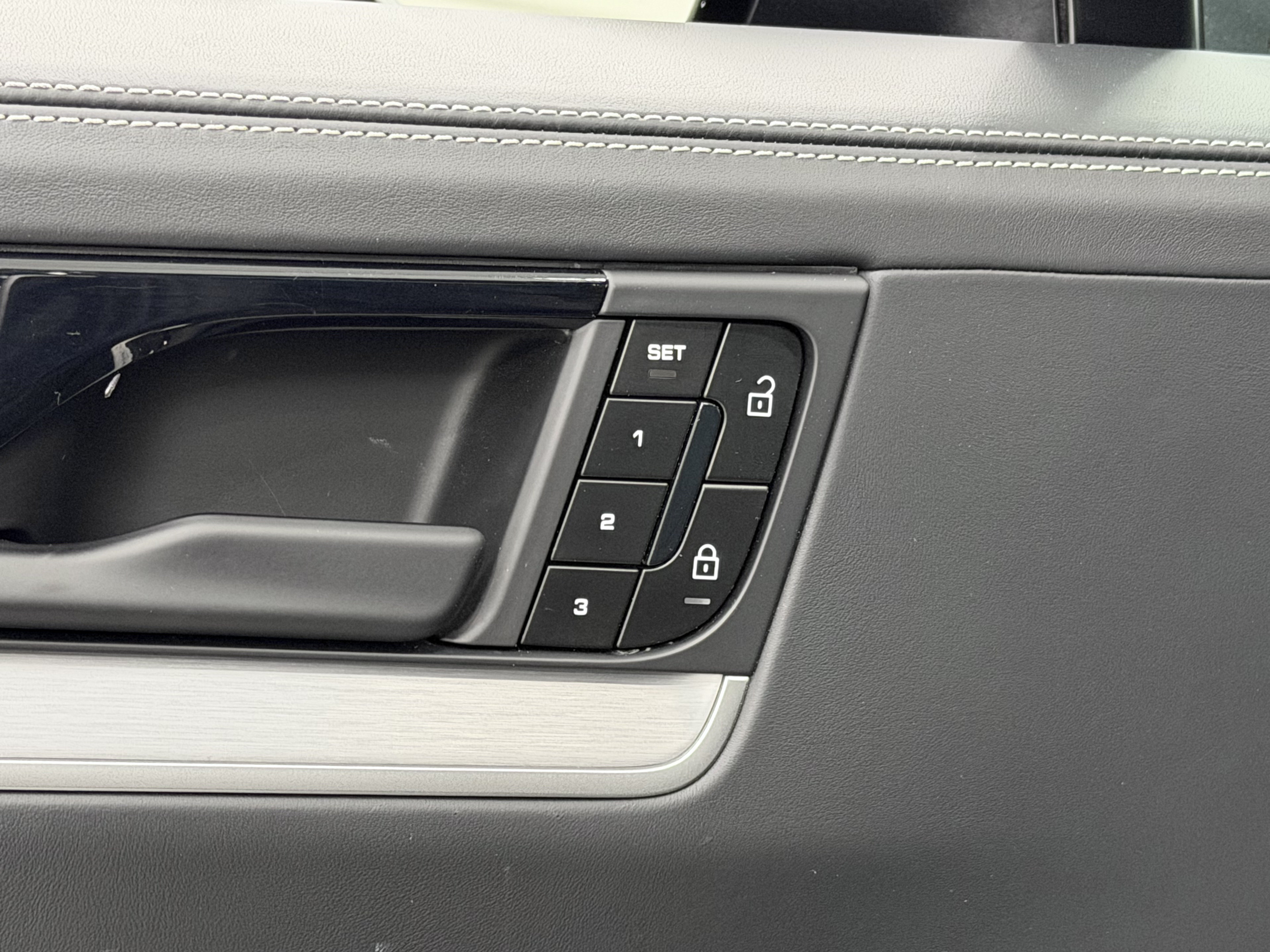 Certified 2026 Porsche Cayenne S AWD/4WD image 31
