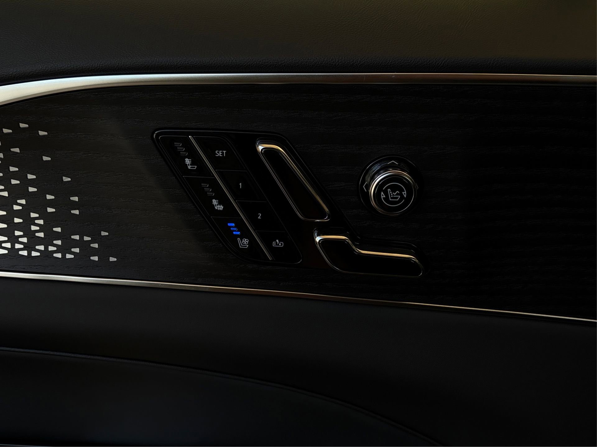 New 2026 Cadillac Lyriq V image 32