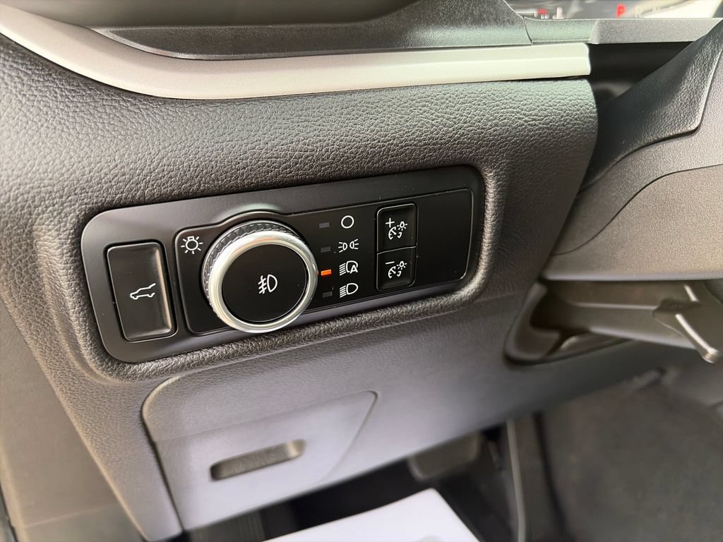 Used 2024 Ford Explorer XLT w/ Equipment Group 202A AWD/4WD image 17