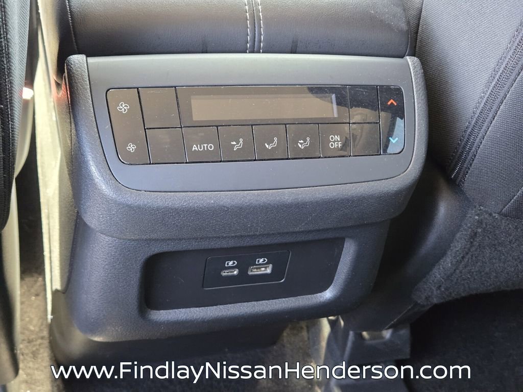 Used 2025 Nissan Pathfinder SV image 12
