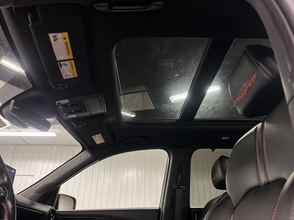 Used 2025 Honda Pilot TrailSport image 27