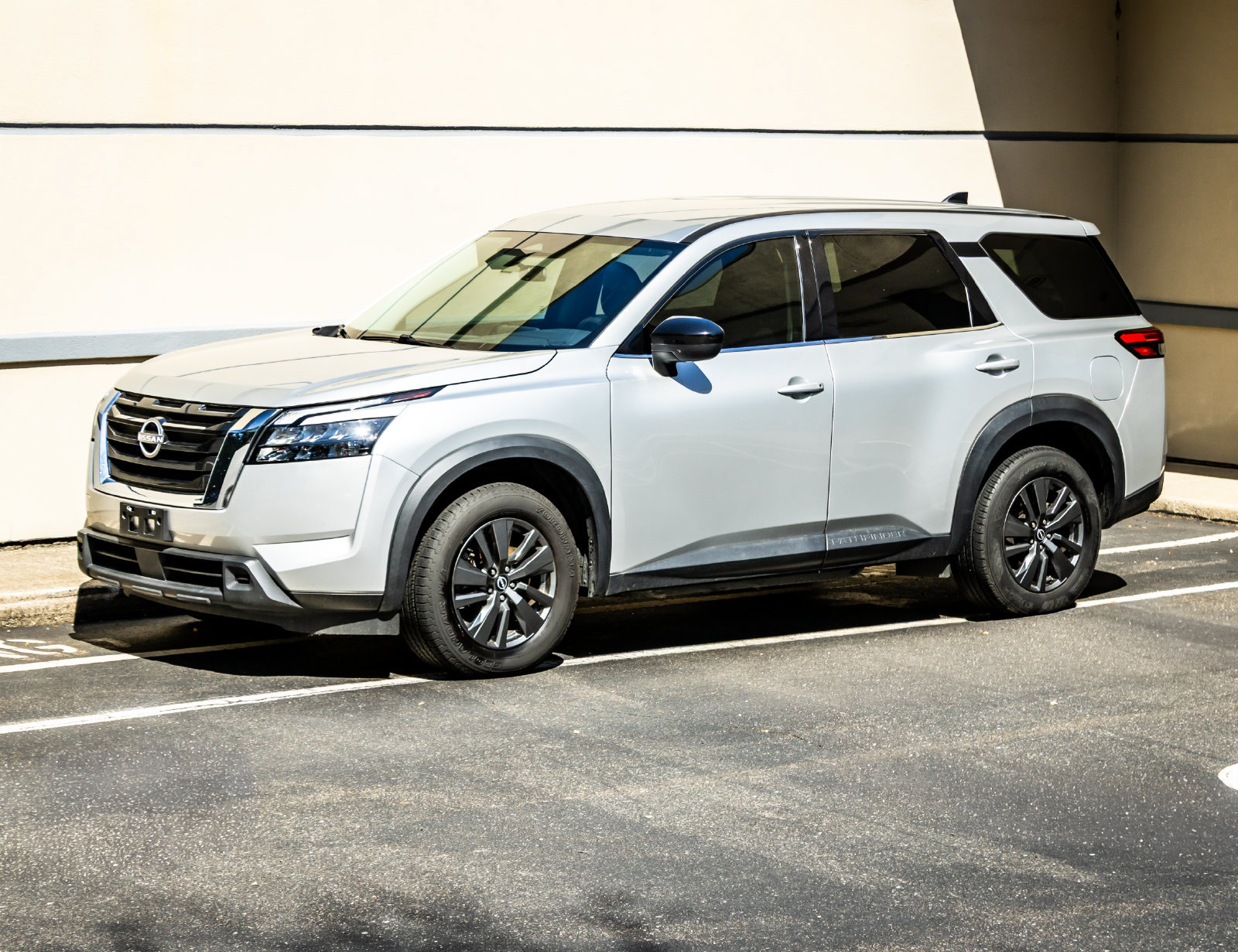 Used 2024 Nissan Pathfinder S AWD/4WD image 3