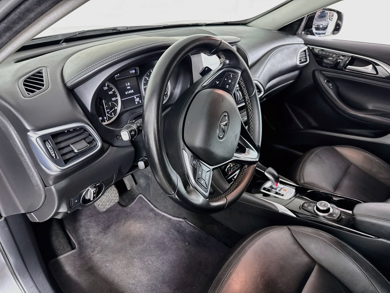 Used 2018 INFINITI QX30 w/ Cargo Package FWD image 9