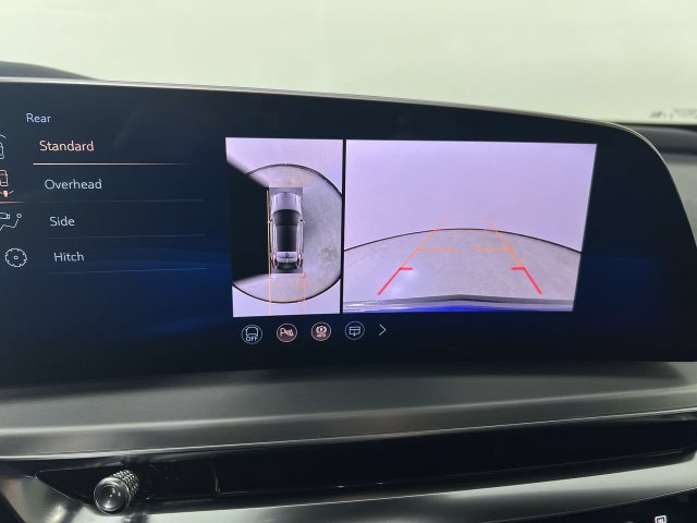 Used 2026 Cadillac Lyriq Signature Sport AWD/4WD image 15