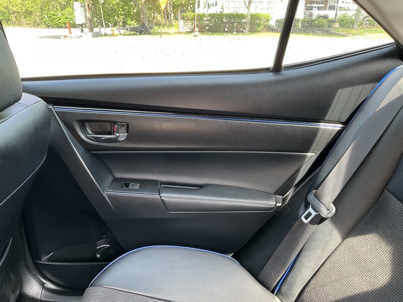 Used 2018 Toyota Corolla SE w/ SE Premium Package FWD image 16