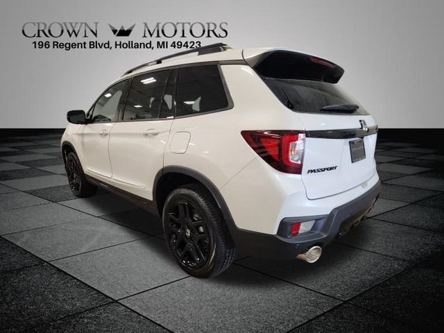 Certified 2025 Honda Passport Black Edition image 5